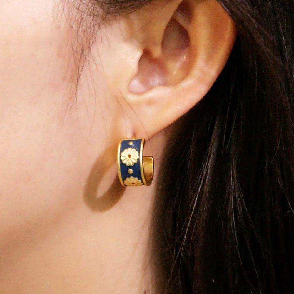 Daisy Delight Enamel Small Hoop Earrings - Picture 4 of 11